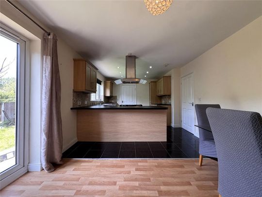 4 bedroom semi-detached house to rent - Photo 1
