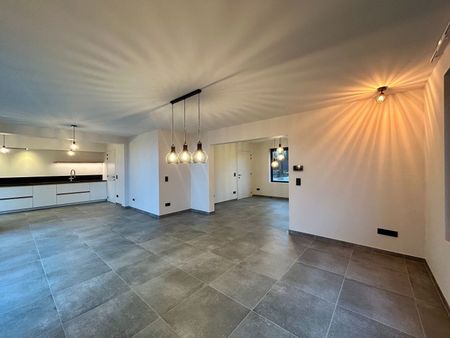 Prachtig gerenoveerde HOB met 3 slaapkamers te Rumbeke! - Photo 2