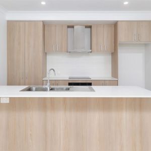 Stunning Modern Home for Rent in Browns Plains - Perfect for Comfortable Family Living! - Photo 3