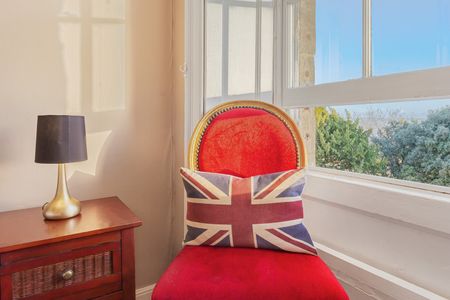 4 Bed Flat, Cornwallis Crescent, BS8 - Photo 4