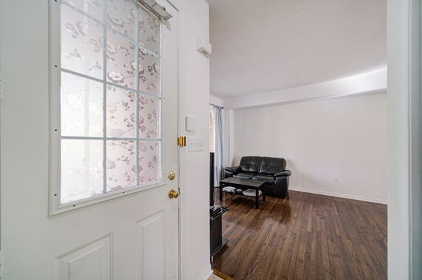 For Lease - 81 White's Hill Avenue, Markham, Ontario - Photo 1