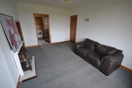 3 bedroom flat to rent - Photo 2