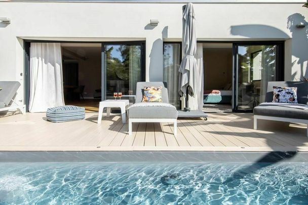 Villa de luxe en bord de mer à Eze-sur-Mer, retraite 5 chambres à quelques pas de la plage - Photo 1