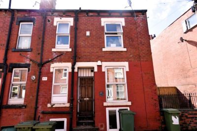 3 bedroom House in Harold Terrace, Leeds - Photo 5