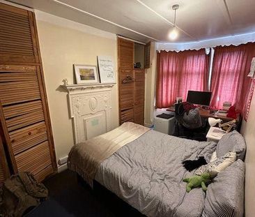 6 bedroom semi-detached house to rent - Photo 2