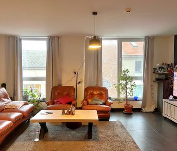 Duplex-appartement met 2 slaapkamers EN GARAGE. - Photo 1