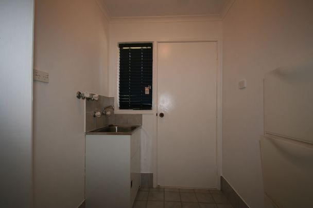 Charming 2-Bedroom Townhouse in Queanbeyan - Photo 1