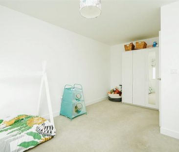 4 bedroom detached house to rent - Photo 3