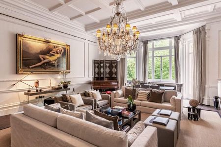 An immaculately presented four bedroom apartment to rent in the heart of Knightsbridge, SW1. - Photo 3