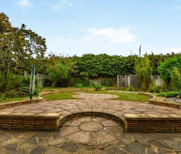 Godley Road, Byfleet, West Byfleet, Surrey, KT14 - Photo 3