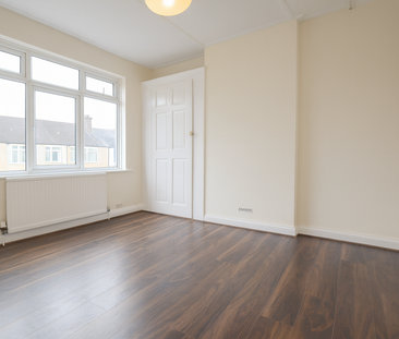 4 bedroom semi-detached house to rent - Photo 3