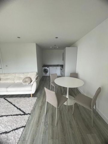Apt 4 Sandford Building, 25 Bridge End, Belfast, BT5 4AW - Photo 2