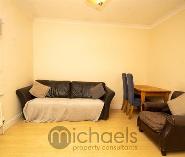 3 bedroom apartment to rent - Photo 2