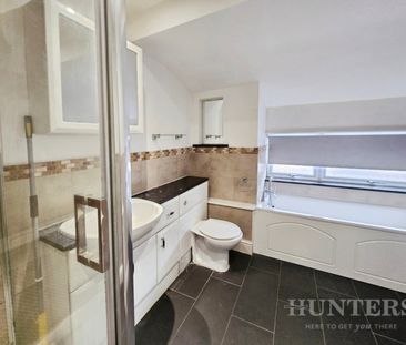 2 bedroom Flat To Let - Photo 1