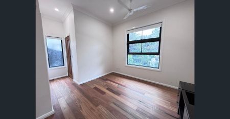 Brand new modern 2-Bedroom Bottom Flat in Prime Keiraville Location - Photo 2