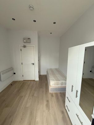 Studio Flat, Wavertree Road, SW2 - Photo 1