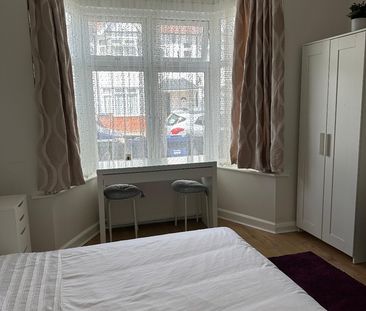 Room in a Shared House, Babington Road, NW4 - Photo 4