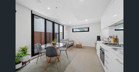 Perfect blend of style, comfort, and convenience. - Photo 2