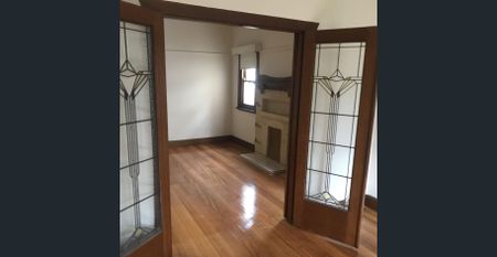 Great Location in Essendon - Photo 3