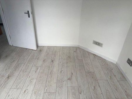 2 bedroom semi-detached house to rent - Photo 5