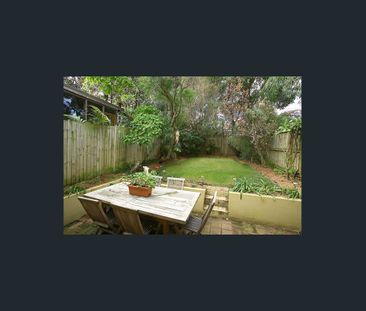 Charming 2 Bedroom Beach House In Premier Location - Photo 4