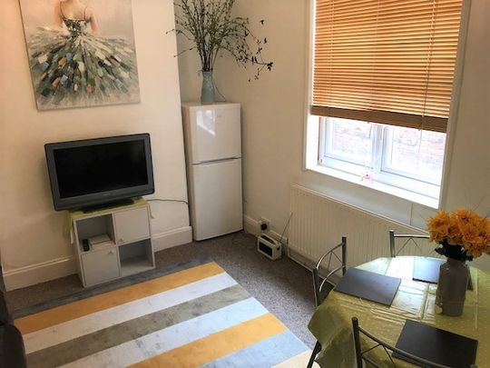 Room 5 – Fosse Road North, LE3 5RS - Photo 1