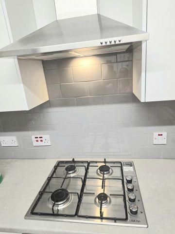 4 Bed Terraced House, Berkeley Path, LU2 - Photo 2