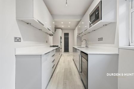 Graylands, Theydon Bois - Photo 5