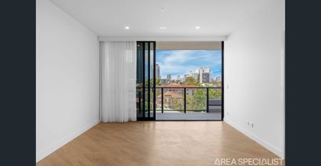 Modern 2 Bedroom Unit in Heart of Southport CBD - Photo 5
