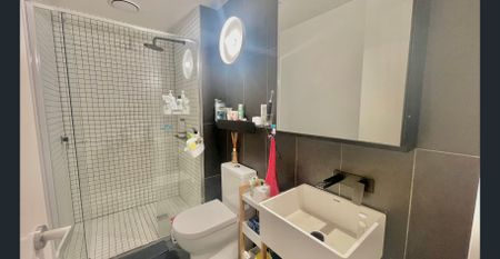 Immaculate fully furnished apartment with amazing view - Photo 4