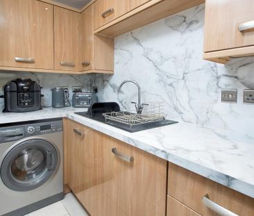 3 bedroom end of terrace house to rent - Photo 4