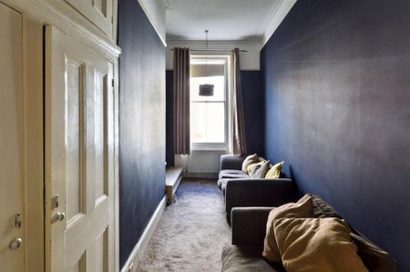 3 bedroom flat to rent - Photo 2