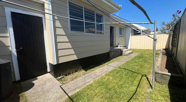 Cosy Two-Bedroom Unit in Popular Frankton - Photo 1