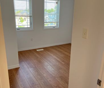 For Lease - 79 Franks Way, Barrie, Ontario - Photo 5