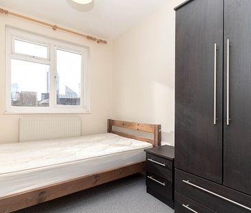Recently refurbished 3 bedroom flat in Old Street - Photo 2