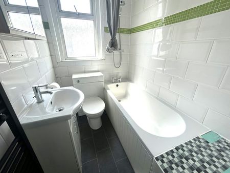 Terraced House to rent on - Photo 3