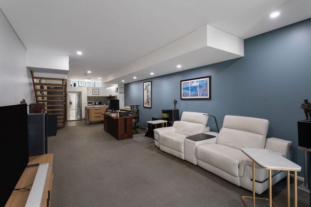 LARGE 2 Bed Unit | Just off James Street - Photo 1