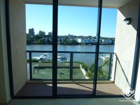 Brisbane River Views, Modern Finishes & A Brilliant City Lifestyle! - Photo 3