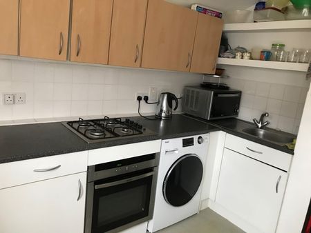 1 Bed Flat, Shorrolds Road, SW6 - Photo 3