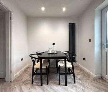 2 bedroom mews to rent - Photo 4