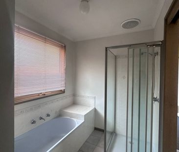 72 Bellevue Drive, Berwick - Photo 3