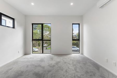 Modern Luxury - Unbeatable Location - Photo 4