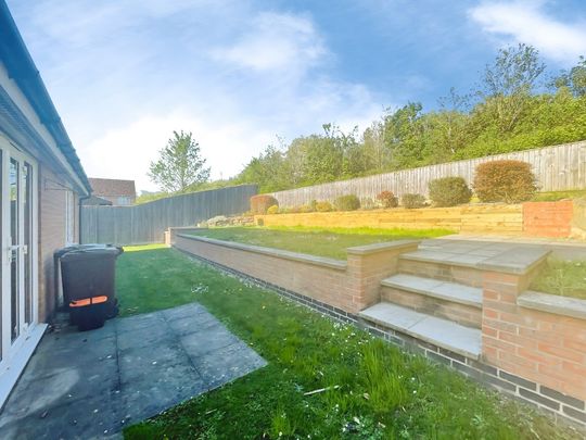 5 bedroom Detached House to let - Photo 1