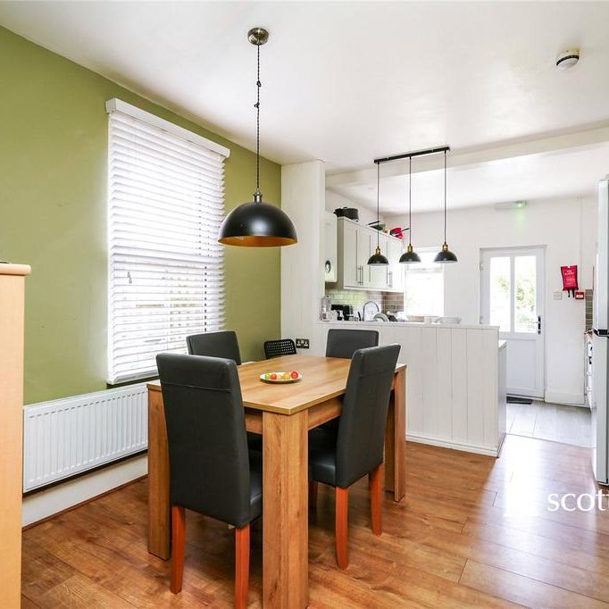 1 bedroom in a house share to rent - Photo 1