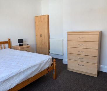 4 bedroom terraced house to rent - Photo 2