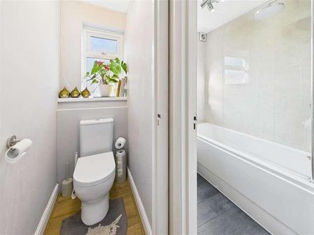 Gladsmuir Close, Walton-on-thames, KT12 - Photo 2