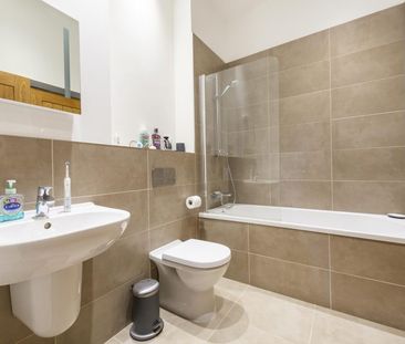 2 Bed Flat - Photo 6