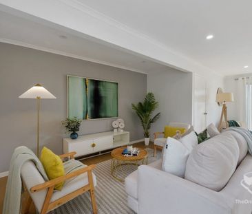 Stylishly Renovated Family Home in a Quiet Cul-de-Sac - Photo 4