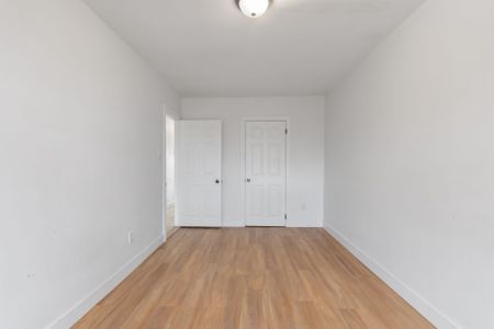For Lease - 1018 Burnhamthorpe Road, Mississauga, Ontario - Photo 4