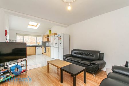 1 bed Shared House for Rent - Photo 2